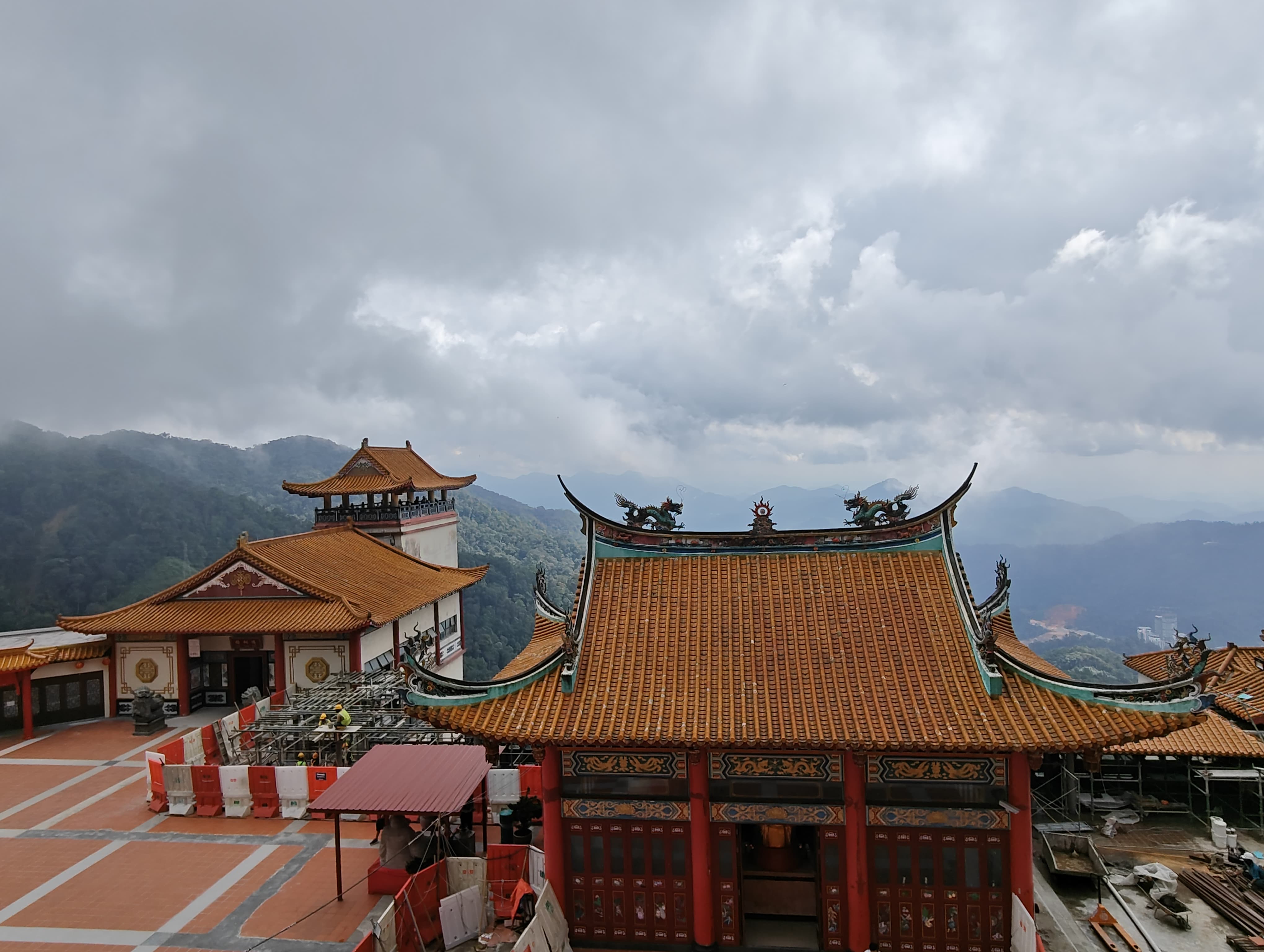 Chin Swee temple roofs and mountain scenery in January 2025